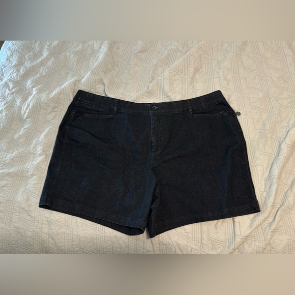 NWT intro Woman stretch Jean shorts size 24W - Picture 1 of 5